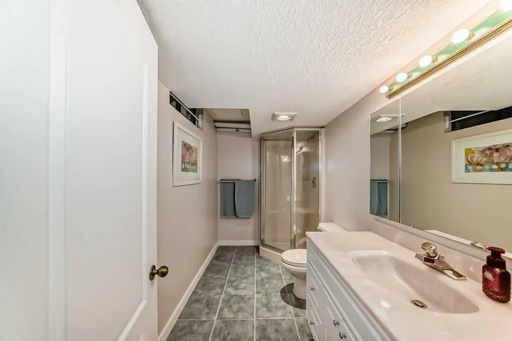 35 Oakmount Court SW, #9