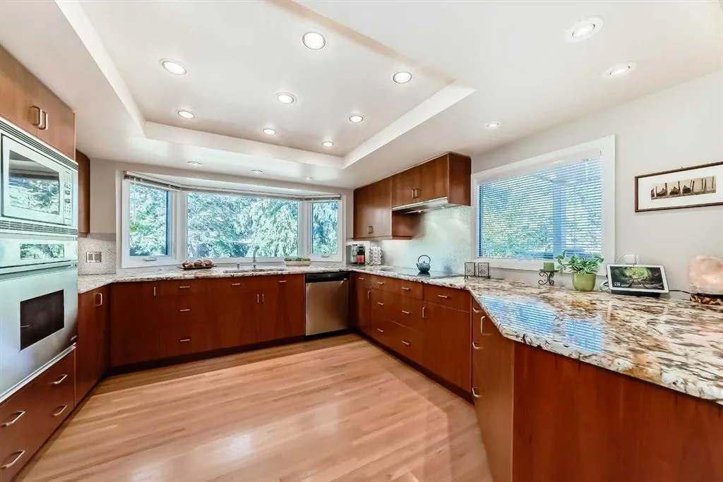 35 Oakmount Court SW, #9