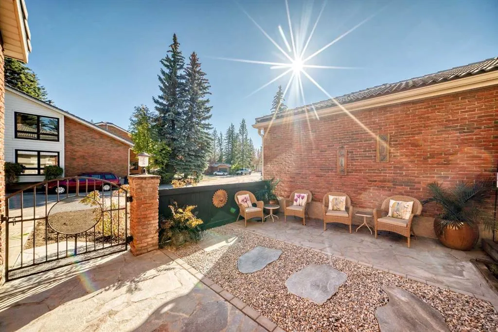 35 Oakmount Court SW, #9