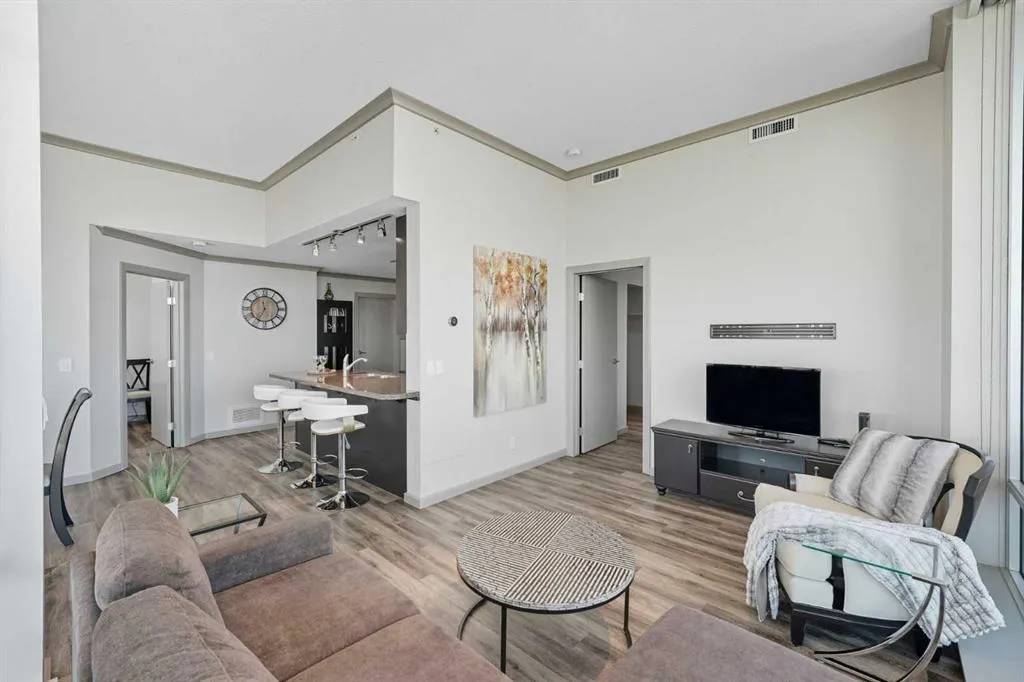210 15 Avenue SE, #3204