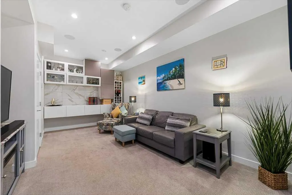 713 5 Street NE, #2