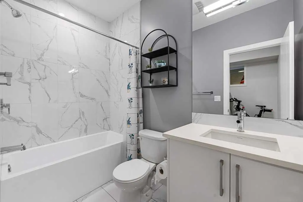 713 5 Street NE, #2