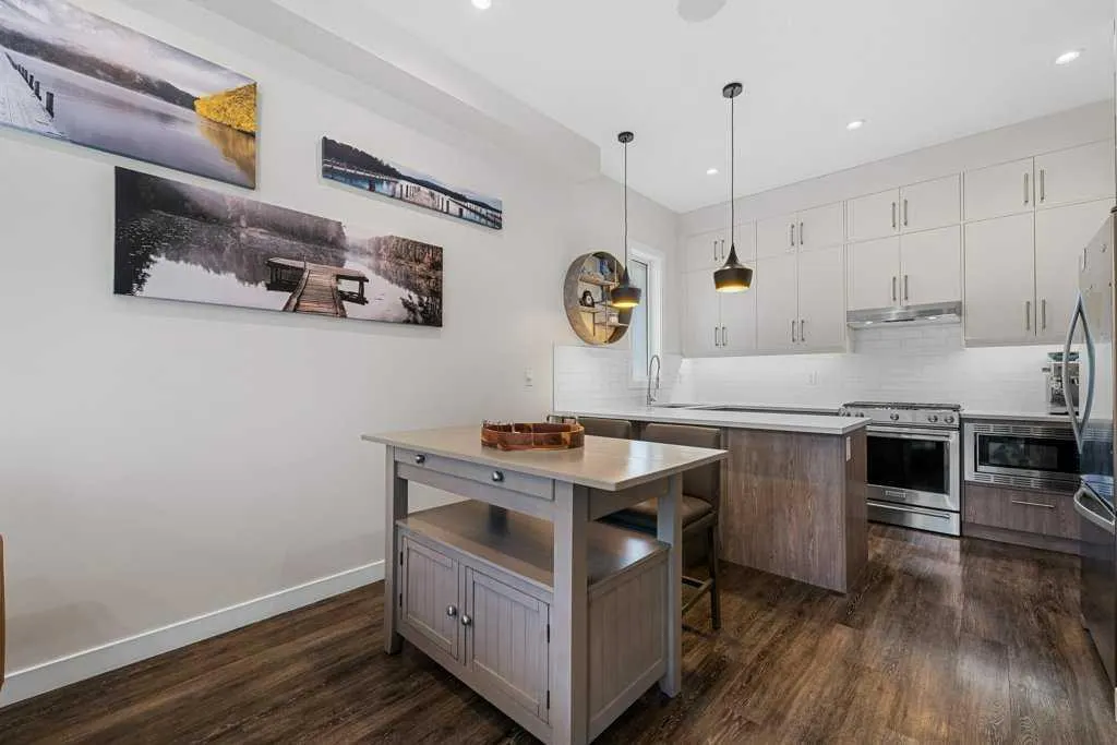 713 5 Street NE, #2