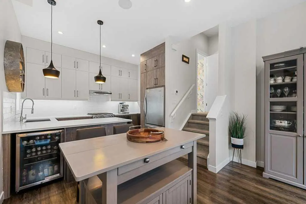 713 5 Street NE, #2