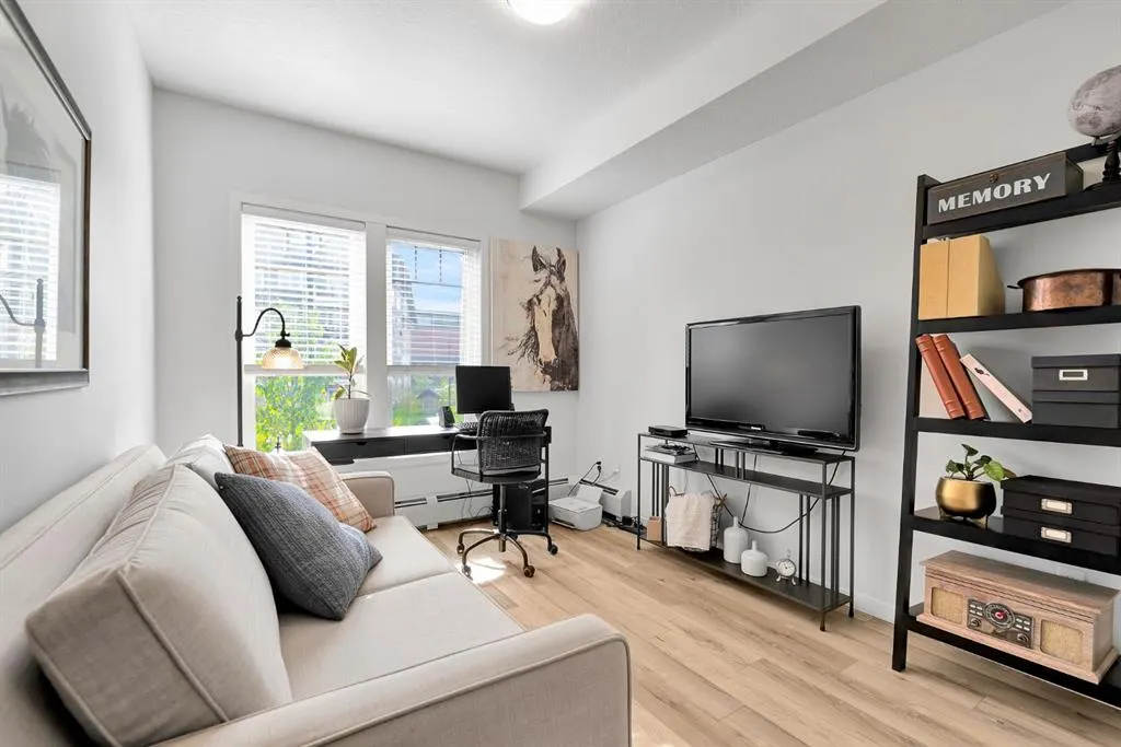 20 Mahogany Mews SE, #201