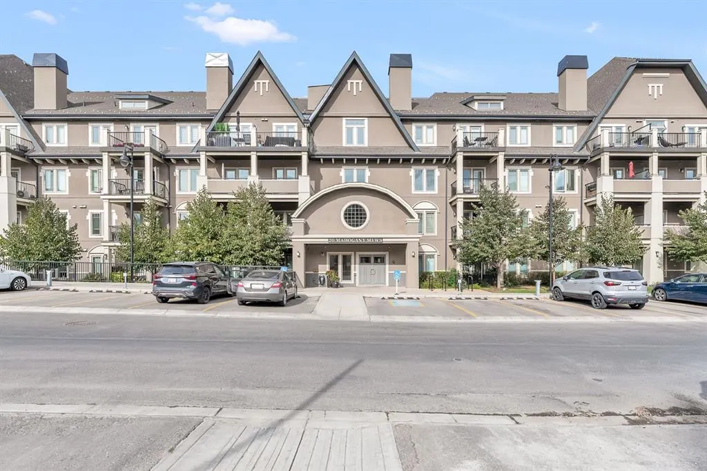 20 Mahogany Mews SE, #201