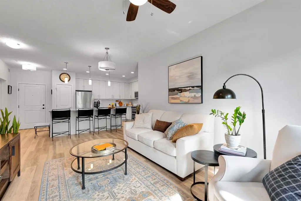 20 Mahogany Mews SE, #201