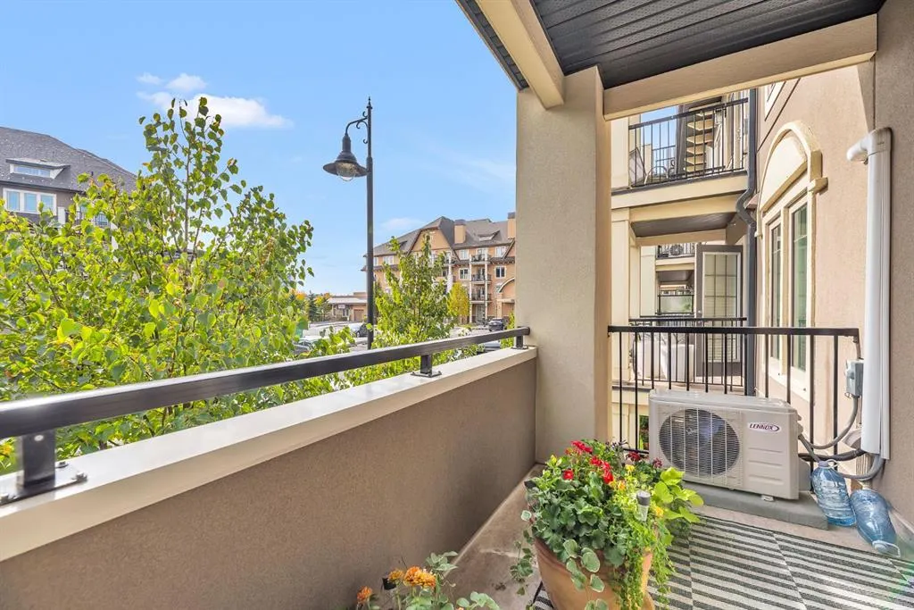 20 Mahogany Mews SE, #201