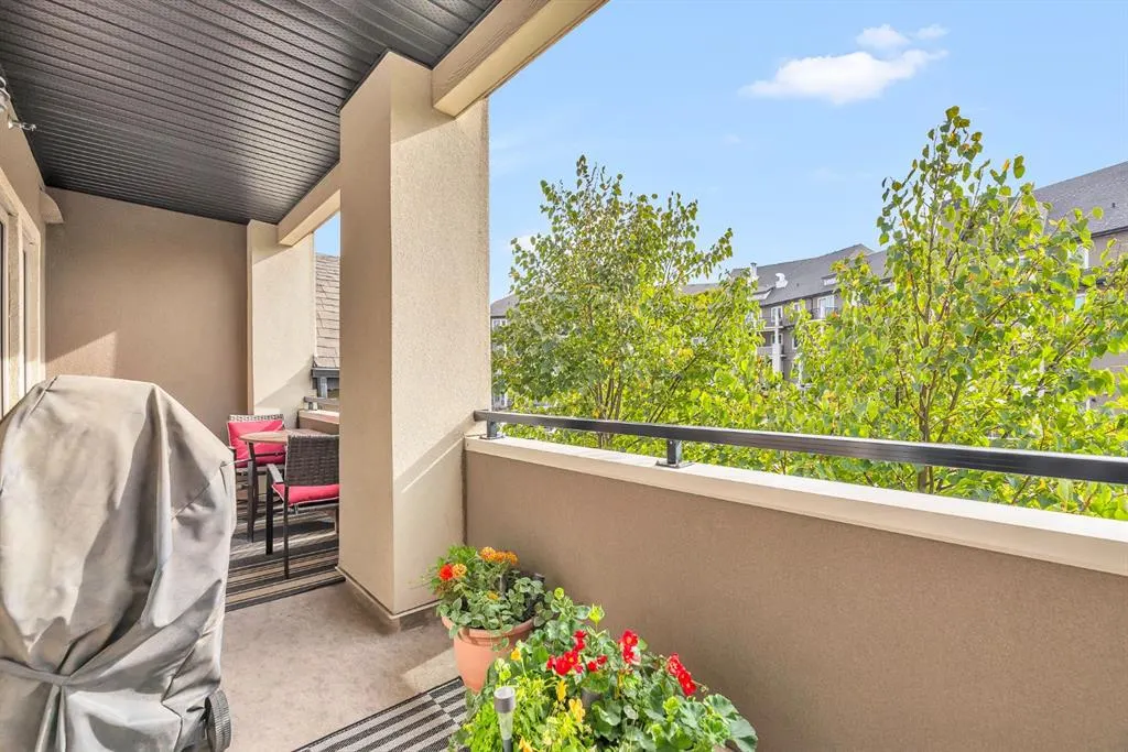 20 Mahogany Mews SE, #201