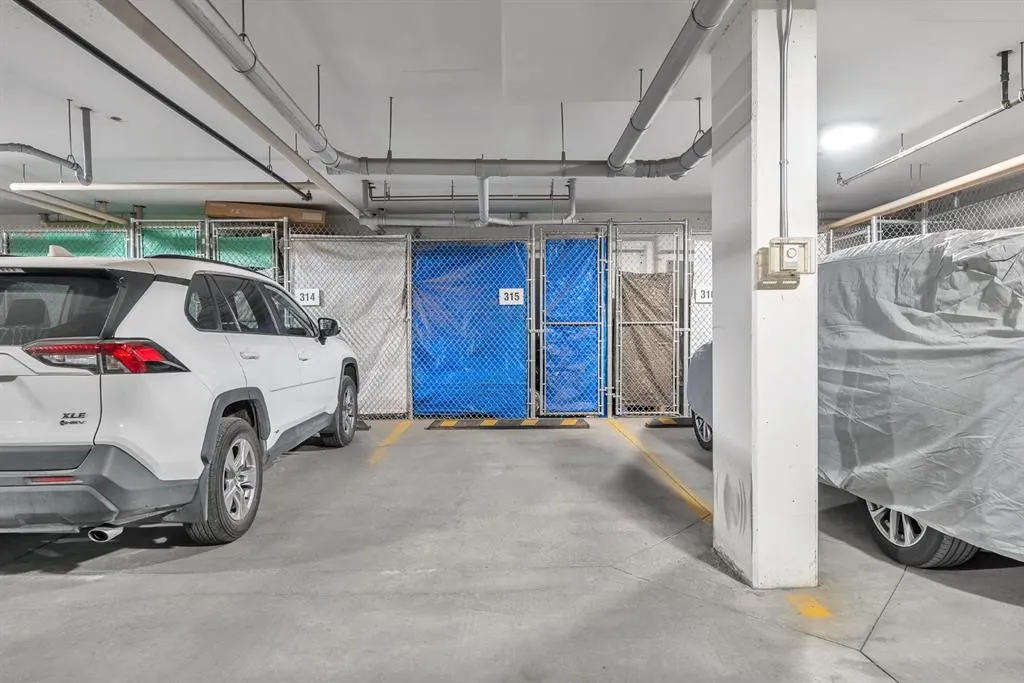 20 Mahogany Mews SE, #201