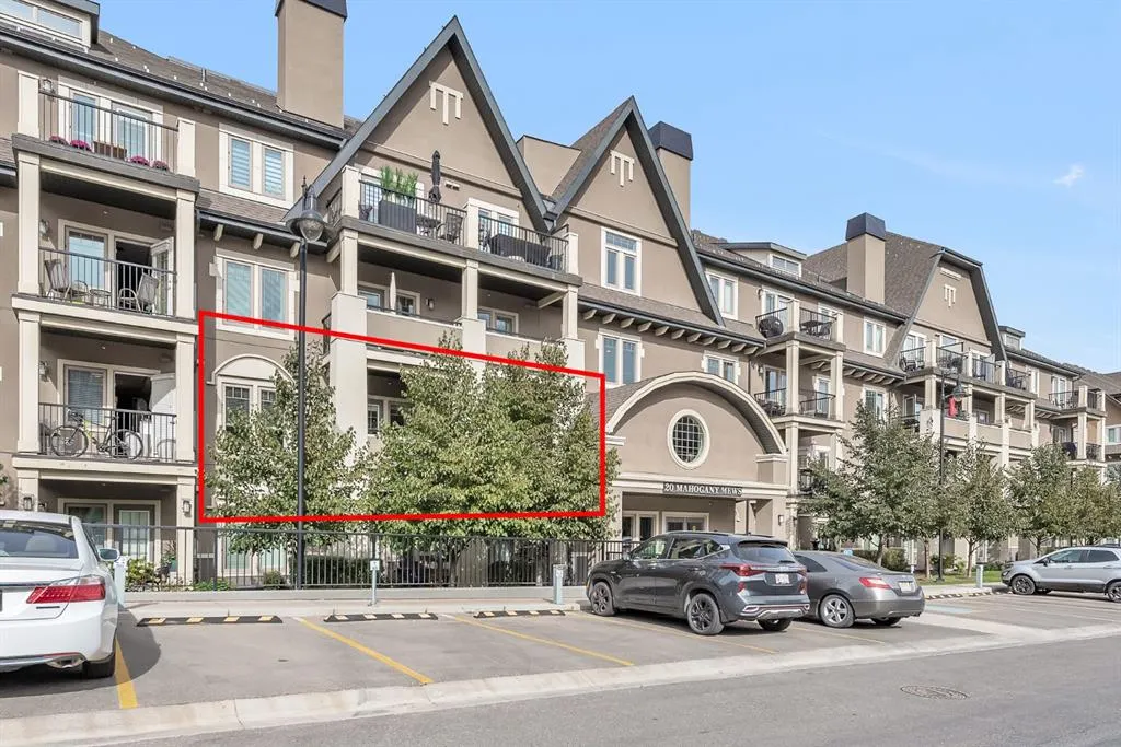 20 Mahogany Mews SE, #201