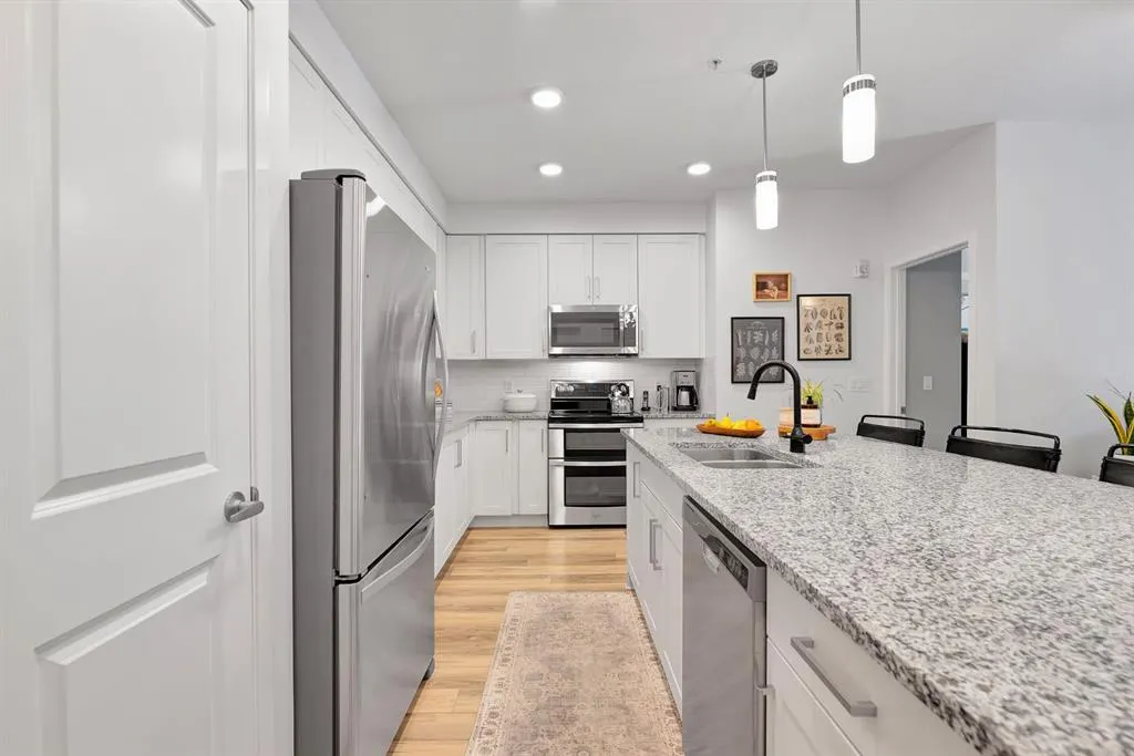 20 Mahogany Mews SE, #201
