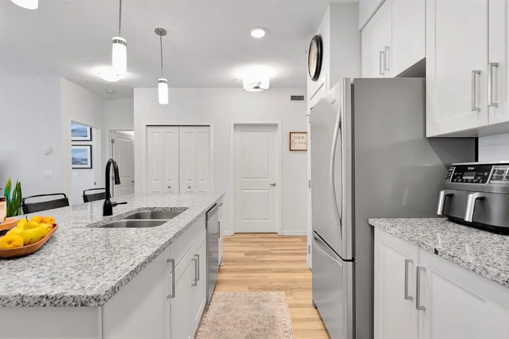 20 Mahogany Mews SE, #201