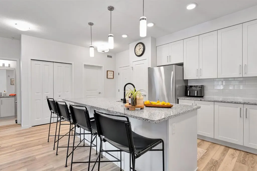 20 Mahogany Mews SE, #201