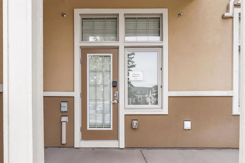 20 Mahogany Mews SE, #201