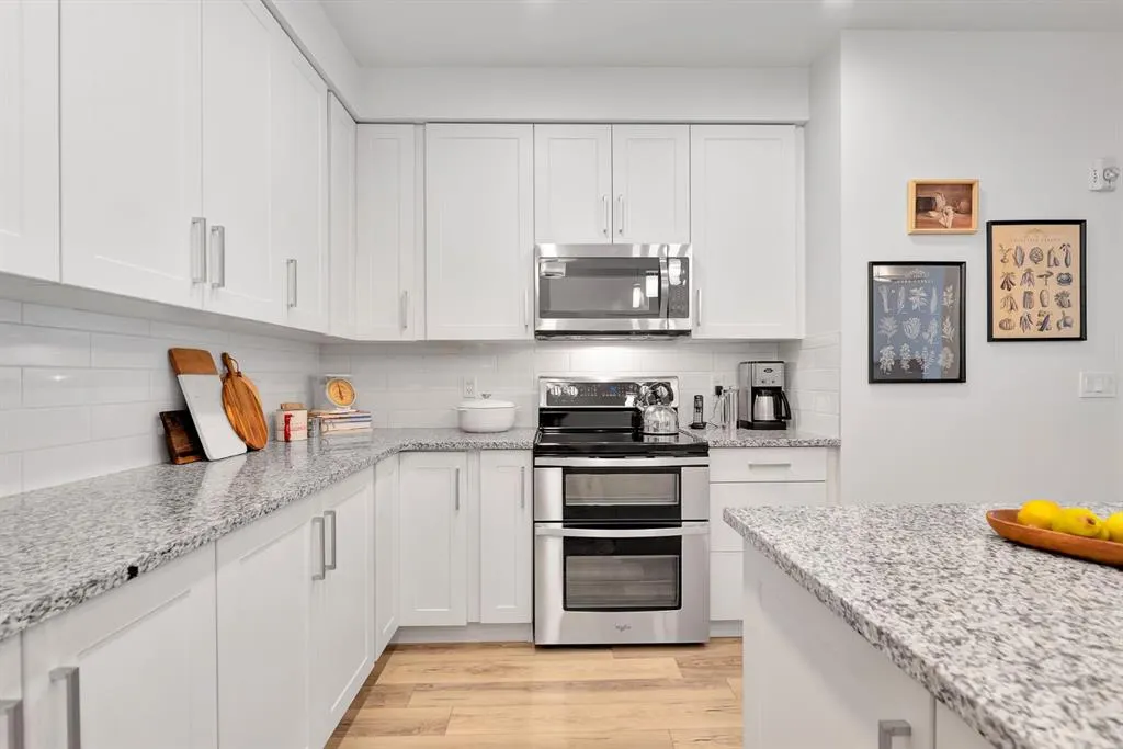 20 Mahogany Mews SE, #201