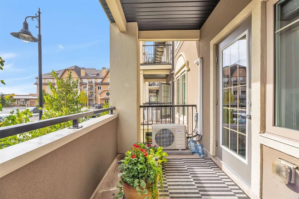 20 Mahogany Mews SE, #201