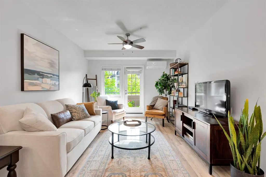 20 Mahogany Mews SE, #201