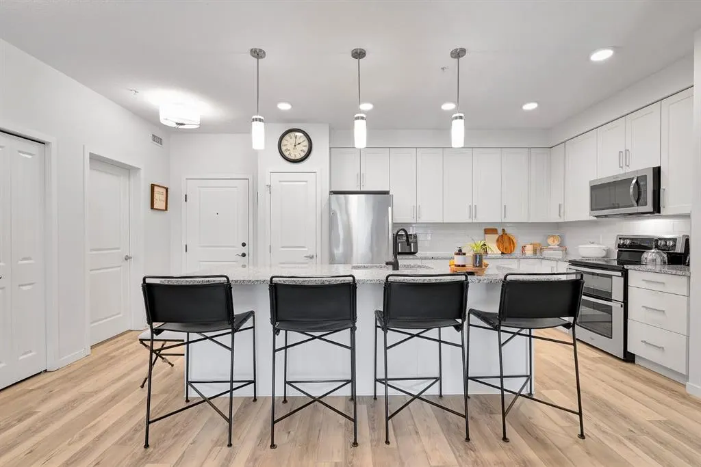 20 Mahogany Mews SE, #201