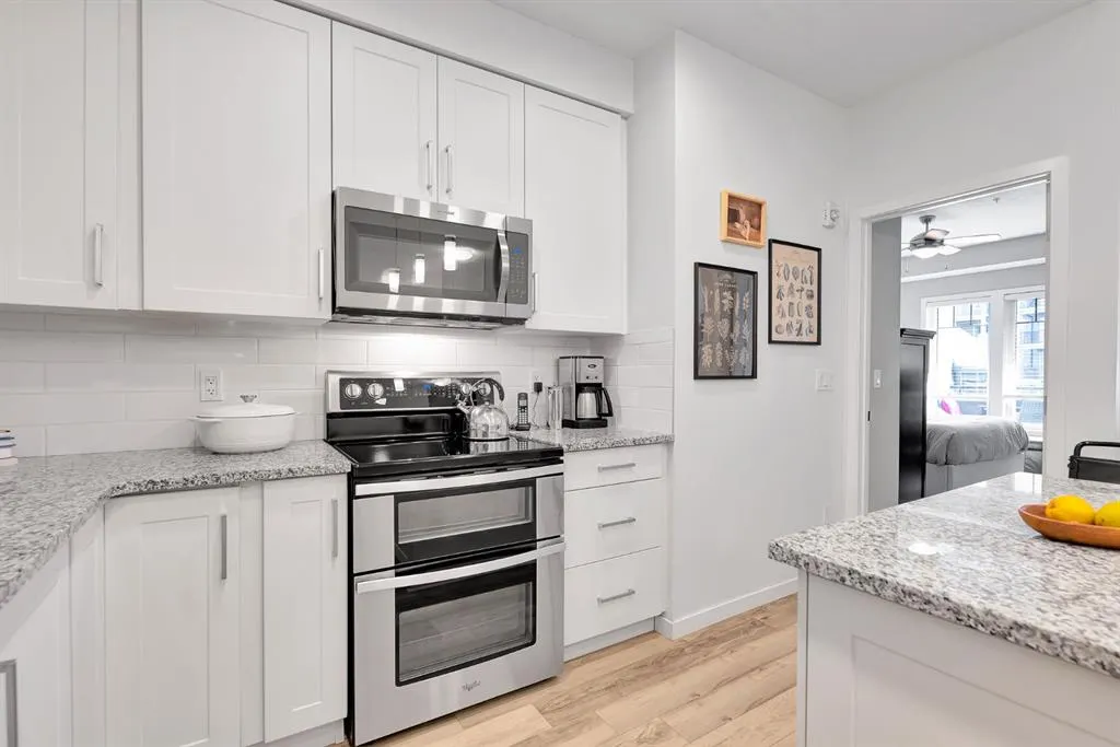 20 Mahogany Mews SE, #201