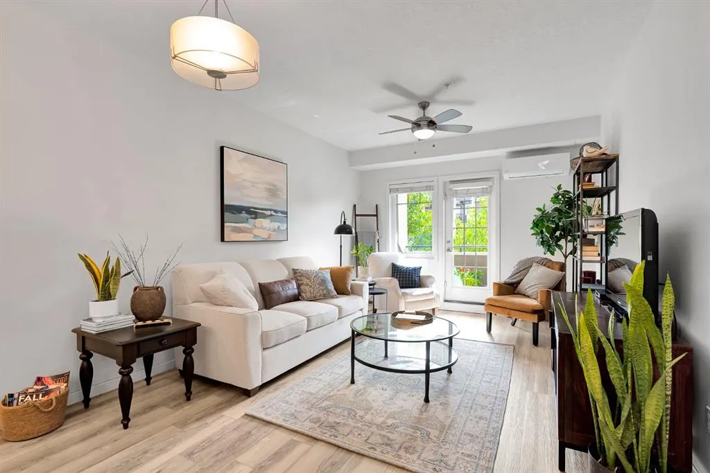20 Mahogany Mews SE, #201