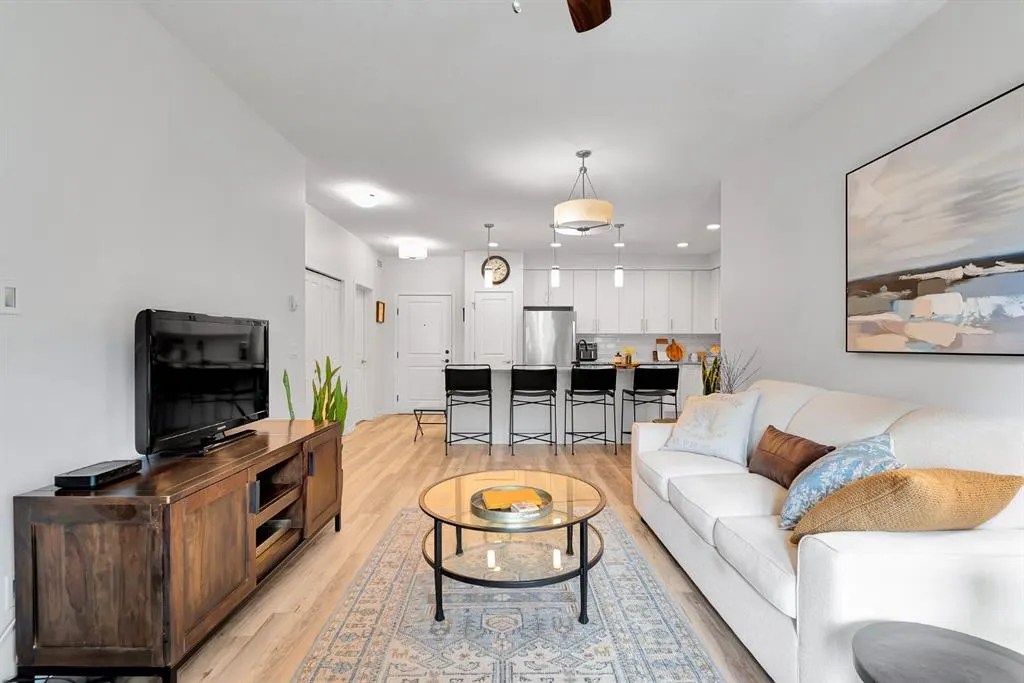 20 Mahogany Mews SE, #201
