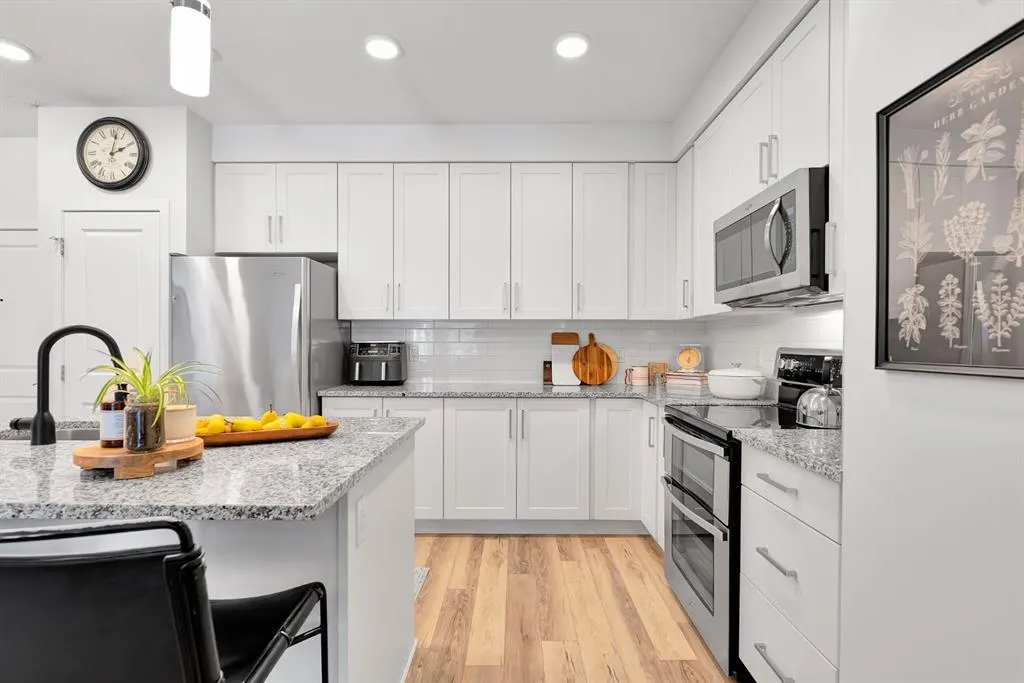 20 Mahogany Mews SE, #201