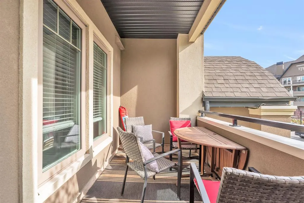 20 Mahogany Mews SE, #201