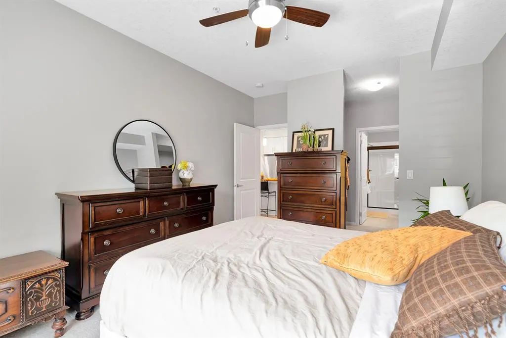 20 Mahogany Mews SE, #201