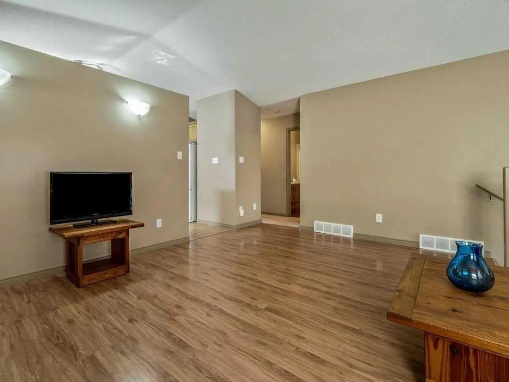 48 Aberdeen Road W