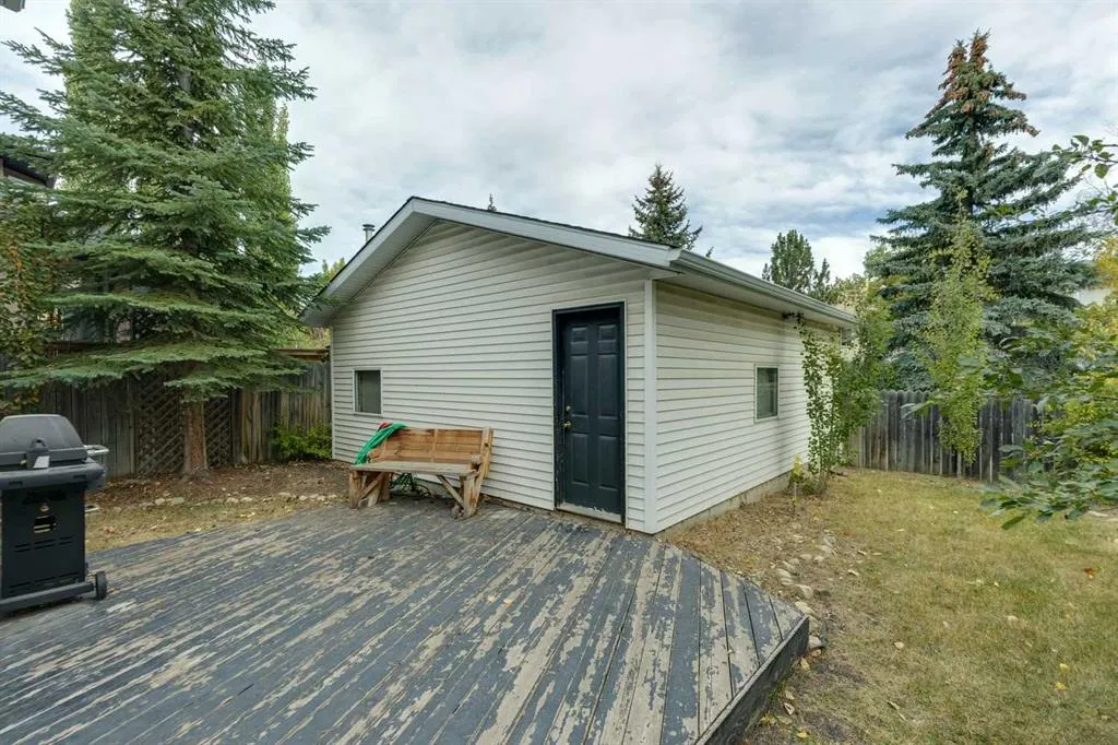 236 Hawkwood Boulevard NW