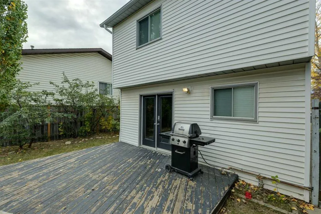 236 Hawkwood Boulevard NW
