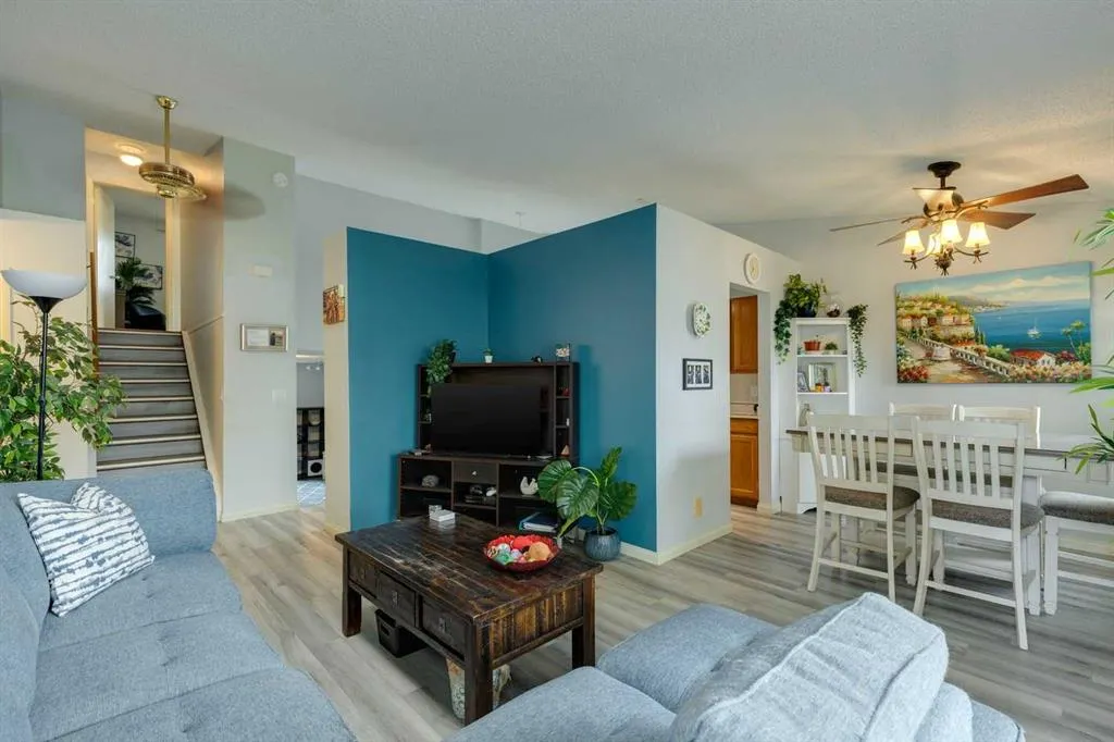 236 Hawkwood Boulevard NW