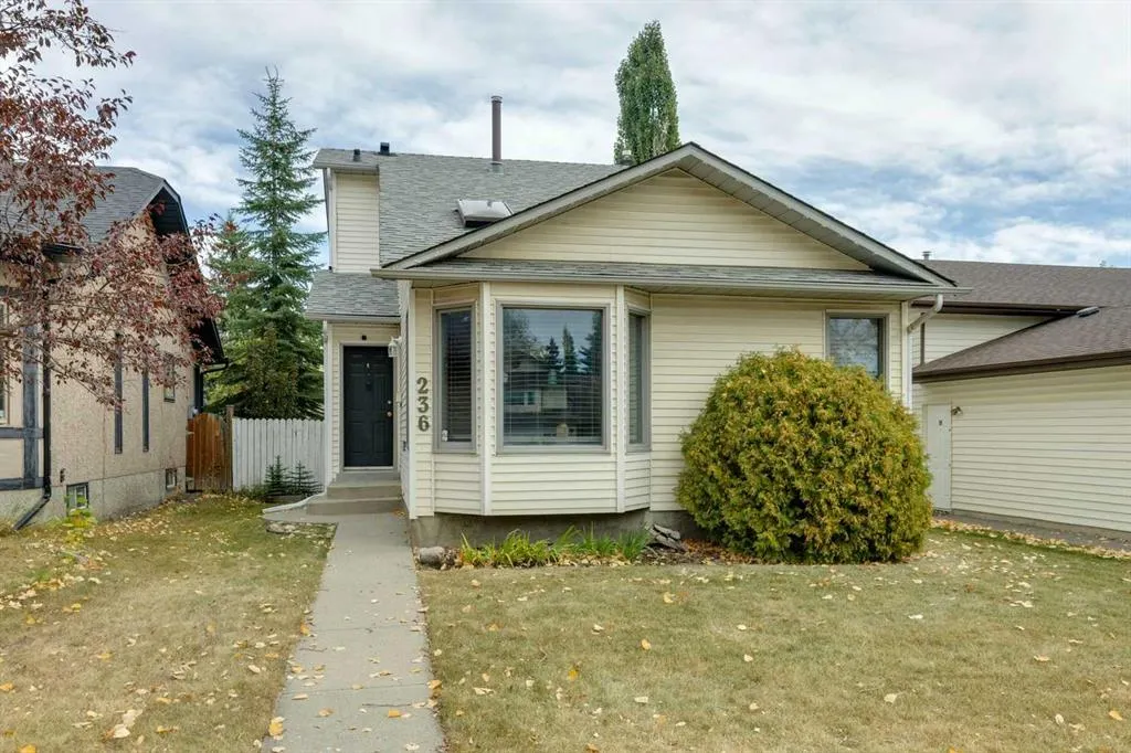 236 Hawkwood Boulevard NW