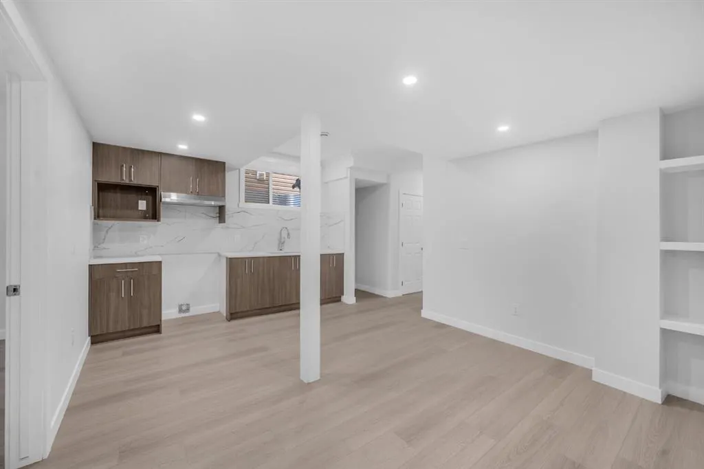 151 Carringham Way NW