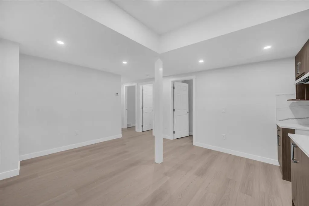 151 Carringham Way NW