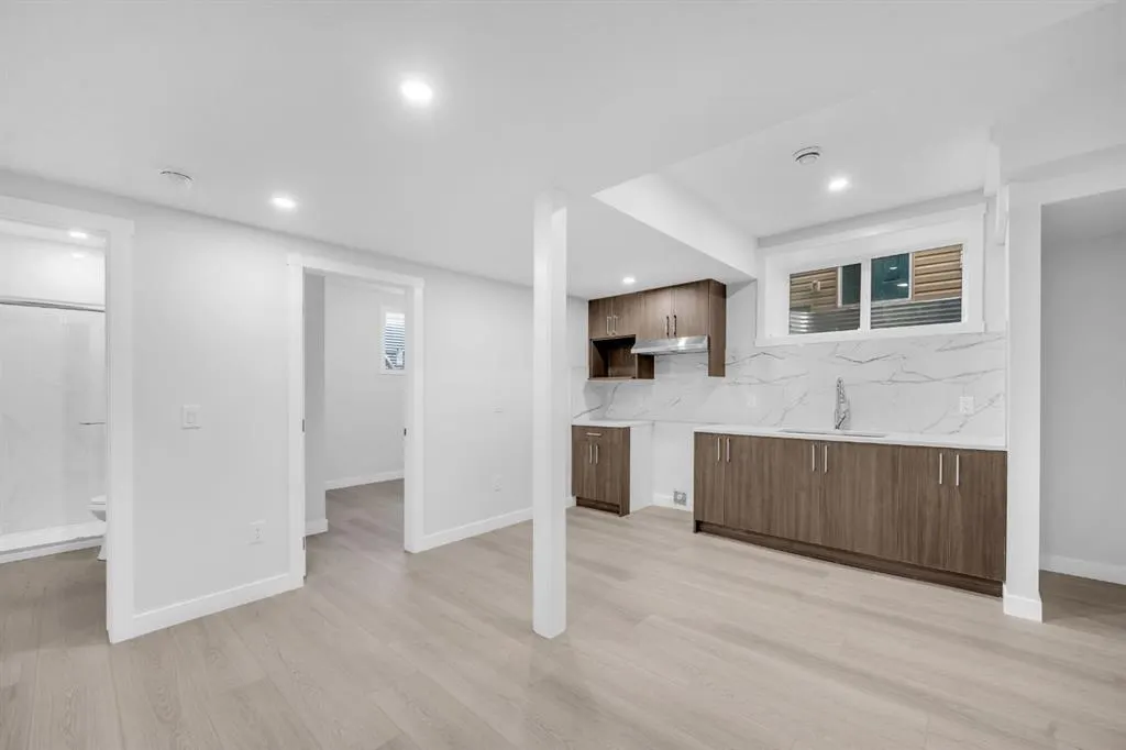 151 Carringham Way NW