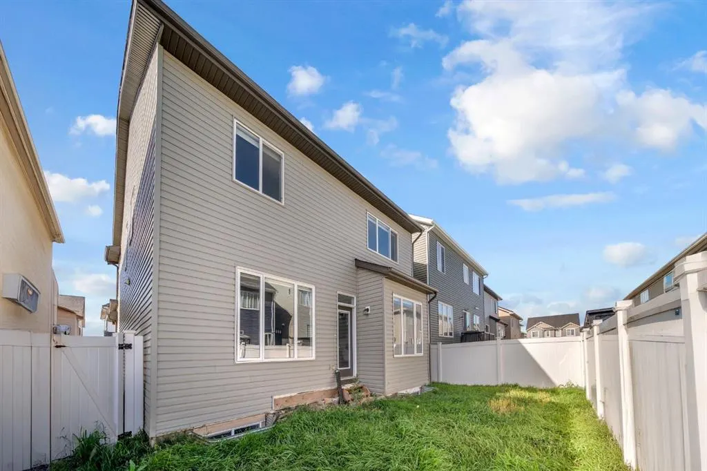 151 Carringham Way NW