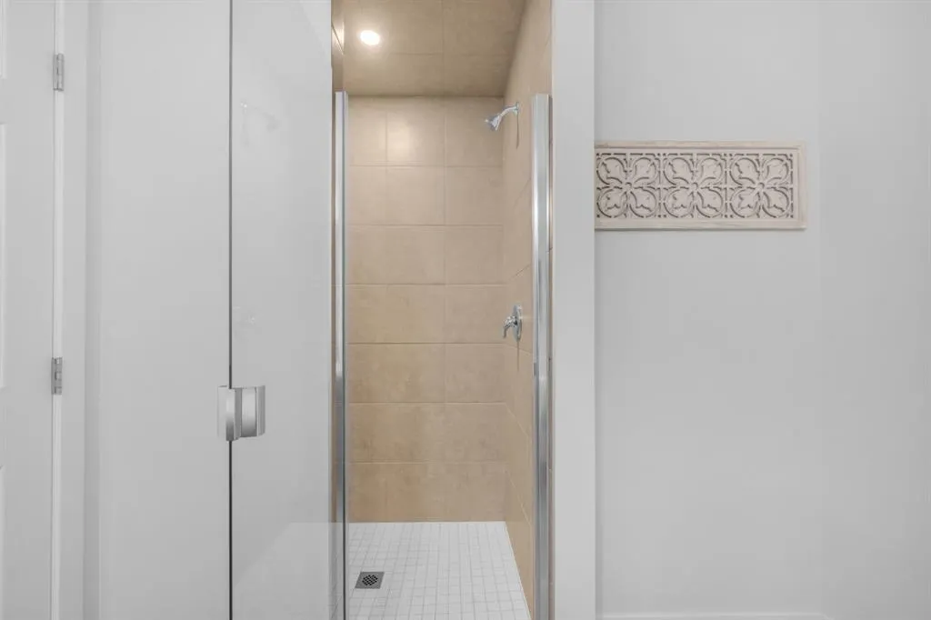 151 Carringham Way NW