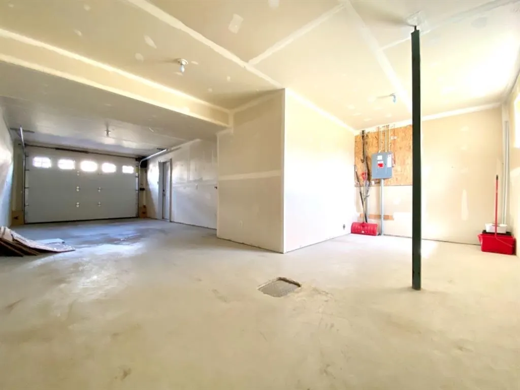 4010 47 Street, #9