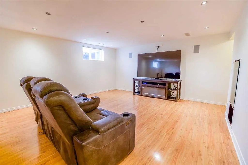 11 Falcon Ridge Drive