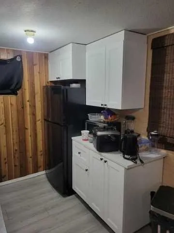324 3 Street W