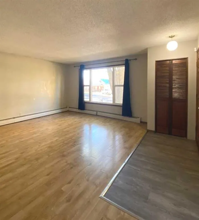 324 3 Street W