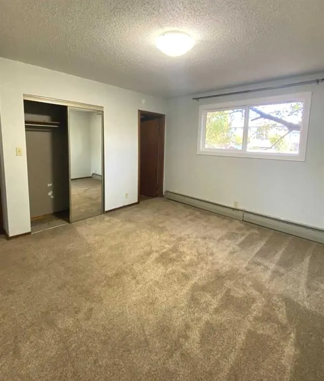 324 3 Street W
