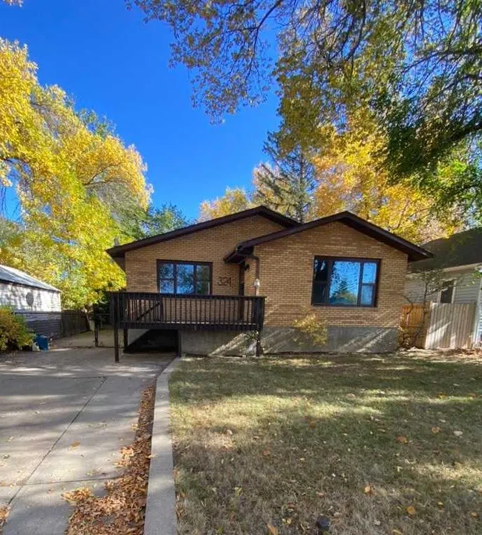 324 3 Street W