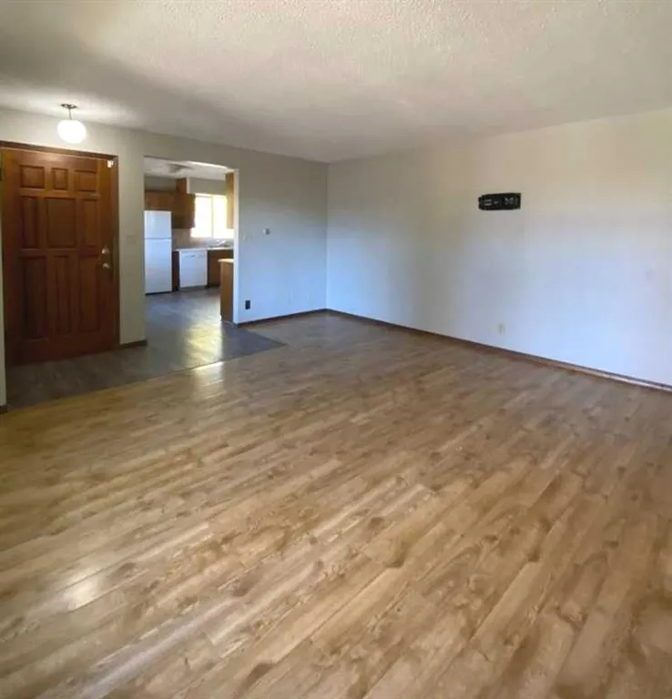 324 3 Street W