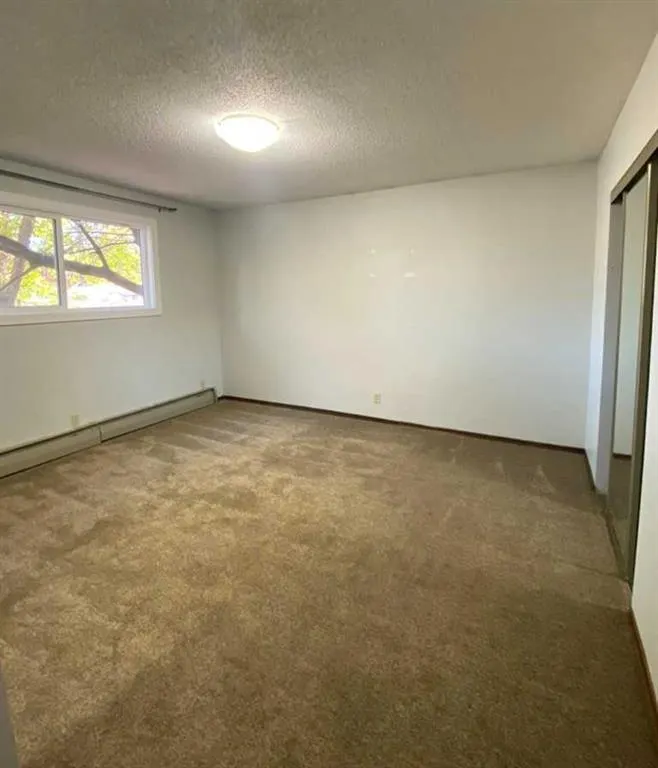 324 3 Street W
