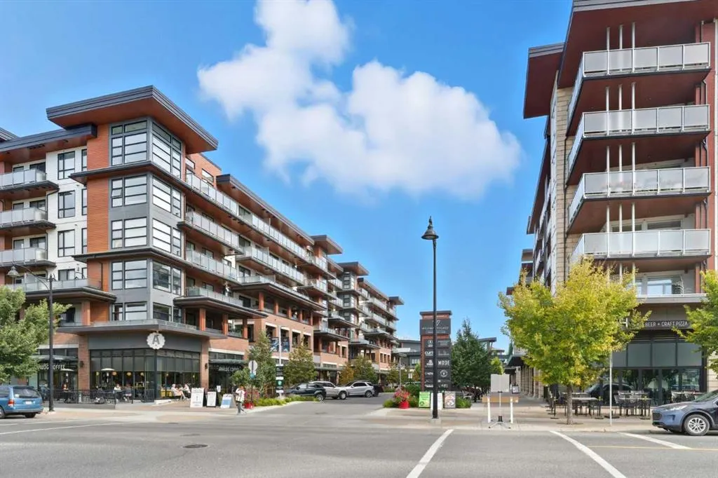 122 Mahogany Centre SE, #304