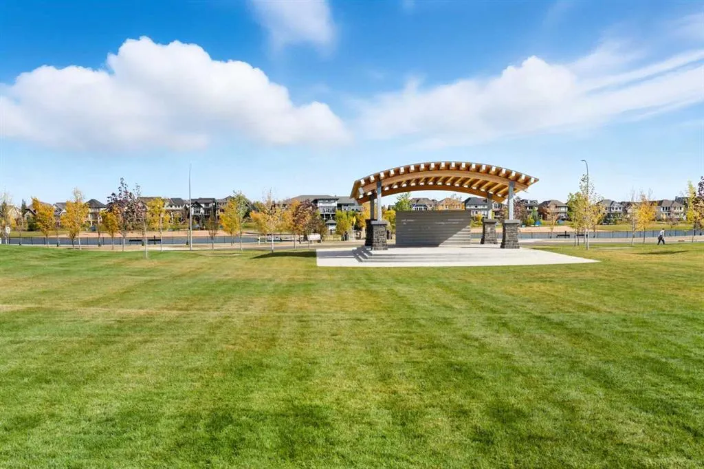 122 Mahogany Centre SE, #304