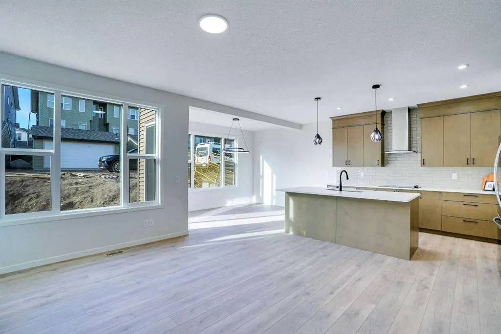 312 Edith Place NW